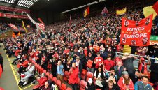 Задържаха трима на "Анфийлд" заради... ракети