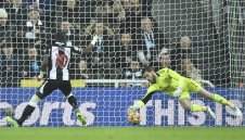 Вдъхновен Нюкасъл изпусна Юнайтед! Червените дяволи докопаха щастливо 1:1