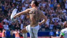 Златан изригна с фамозен гол в дебюта си в САЩ + ВИДЕО