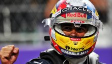 Повреда остави Макс 15-и на старта, Перес грабна полпозицията