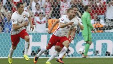 Полша удари Украйна и ще играе с Швейцария на 1/8-финал + ВИДЕО