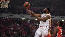 Монако натупа сериозно Олимпиакос, въпреки солидния Везенков