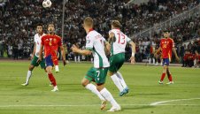 Националите ни са "Балкан турист", викайте волейболистите: Жестоки подигравки за футболистите на България