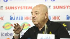 Венци Стефанов: Това слънце грее, но не топли