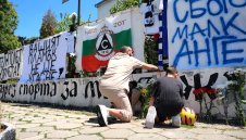 &bdquo;Сбогом, малки ангели&ldquo;: Отрупаха стадион "Славия" с цветя в памет на загиналите деца