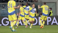 Юве обърна средняк в края и се залепи зад Наполи