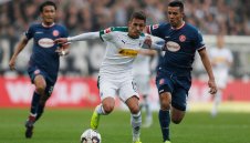 Ливърпул си заплю Азар