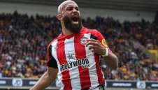 Юнайтед договори камерунски национал