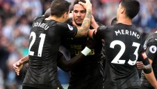 Нюкасъл с нова победа, Палас пак загуби