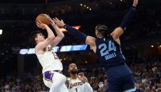 Езерняците сразиха Мемфис с неочаквани герои