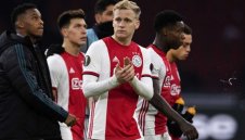 Манчестър Юнайтед е в пол позишън за Дони от Аякс