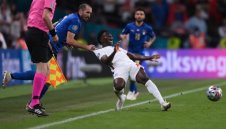 Букайо Сака няма притеснения да бие дузпа за Англия