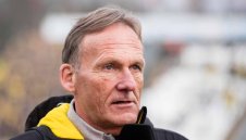 Вацке защити Карлето за средния пръст