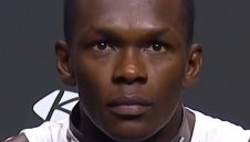 Адесаня се появи с нашийник и заяви: Аз съм куче! 