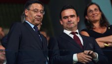 Наказаха Марк Овермарс за голи снимки