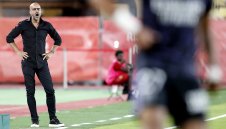 И Лион уволни Петер Бос