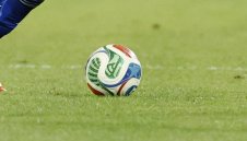 Срещу 11 в синьо и трима в черно се играе много трудно