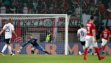 Бледа Германия затъна в Австрия