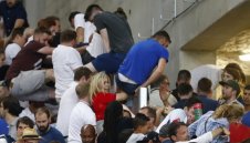 И Русия се моли на хулиганите си