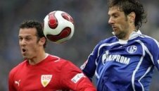Шалке взе глътка въздух след 1:0 над Щутгарт