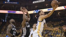 Голдън Стейт обърна Шпорите след контузия на Кауай