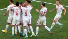 "Червеният динамит" избухна! Дания разгроми Русия и продължава към 1/8-финалите