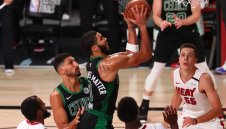 Битката продължава, Бостън удари Маями