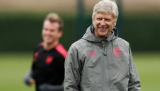 СМЯХ: Венгер предложи Юнайтед и Сити да се разберат чрез сумо