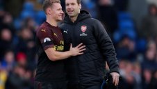 Чех се завръща за Арсенал