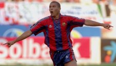 Феномена бил пред шокиращ трансфер в Рейнджърс през 1997 година