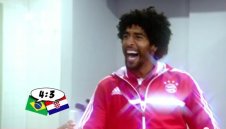 Данте удари Манджукич на джаги + ВИДЕО