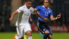 Айб избра да играе за Англия