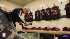 Продавам Стоук Сити за 1 паунд. Играчите не могат да разходят и куче