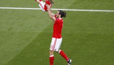 УЕФА полудя, пъди децата от френските стадиони 