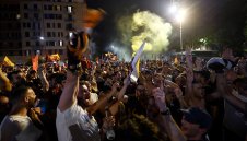 Тифози на Рома вилняха в Рим след триумфа + СНИМКИ