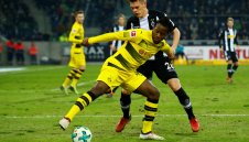 "Старата госпожа" шпионира редовно "жребче"