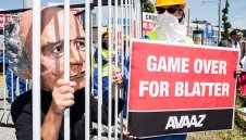 Подпалват Блатер в нощта на огньовете