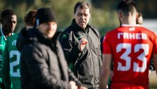 Берое взе полузащитник от Израел