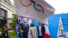 На фона на размириците Париж очаква огромна тълпа за откриването на Олимпиадата