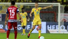 Обявиха за герой, играч наритал Бербатов