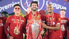 Обраха ас на Ливърпул, докато празнува титлата