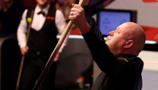 Забележително разчистване прати Хигинс на 1/4финал в "Крусибъл"