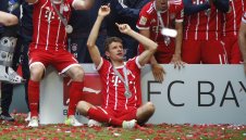 Байерн сравни Томас Мюлер с Доктор Зло + СНИМКА