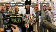 Той наби спирачки, срещна Усик и отказа... да отиде на работа