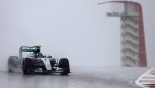 Росберг спечели съкратената квалификация в САЩ