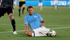 Байерн с първа официална оферта за Сане, Кале дърпа ушите на Ковач