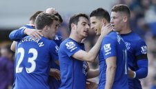 Евертън разнебити Юнайтед