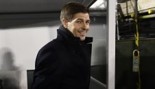 Той се завърна! Стиви Джи започва работа в Ливърпул