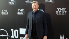 Петер Шмайхел скочи на УЕФА