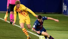 Барса с постна, но много важна победа